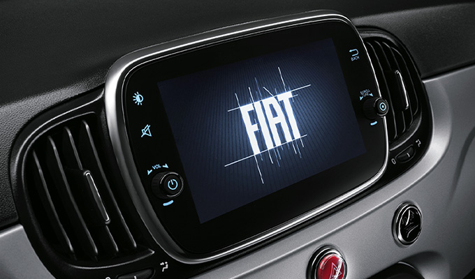 Radio DAB Uconnect da 7'' con CarPlay™/Android Auto™