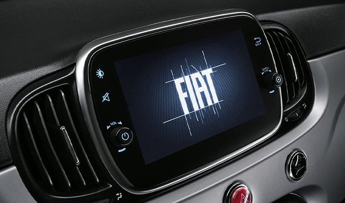 Radio DAB Uconnect da 7'' con CarPlay™/Android Auto™